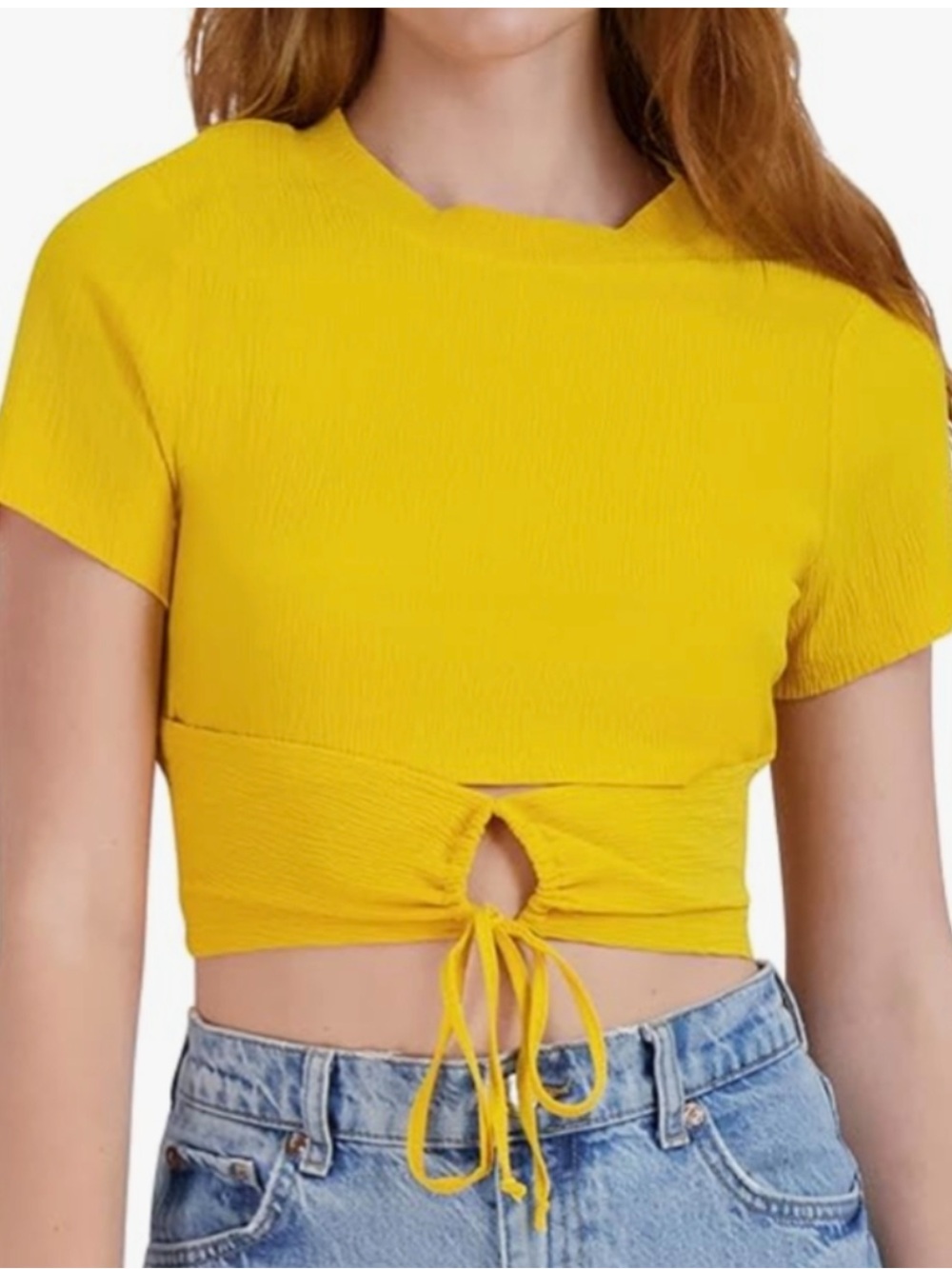 BCBGeneration Yellow Short Sleeve Ring-Tie Crop Top - Picture 4 of 4